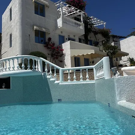 Blue Pulse Jr- Villas - Korifi Suites Chersonisos Hotel apartamentowy